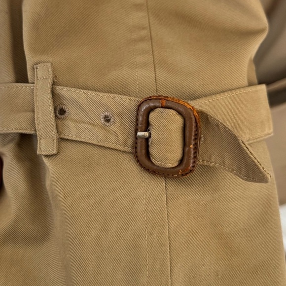 Burberry Men’s Vintage Trench Coat - size medium- great condition- authentic - Picture 6 of 16